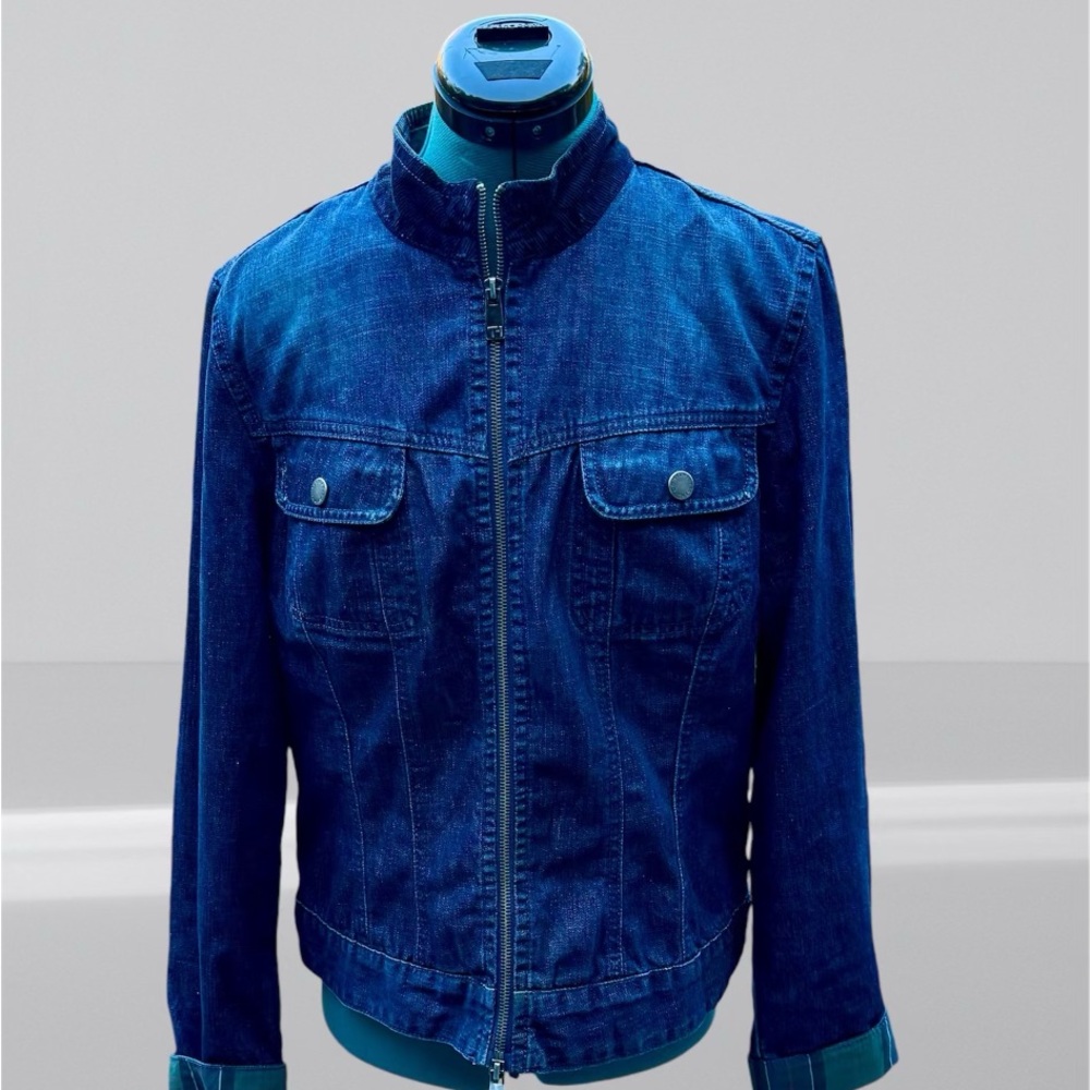 Lightweight Tommy Hilfiger Jean Jacket. Woman’s size L
